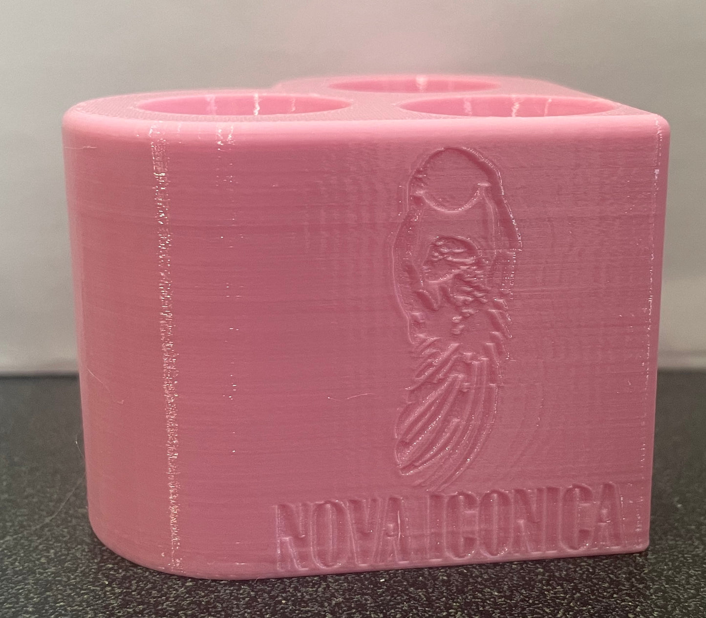Nova Iconica Lip Balm Holder